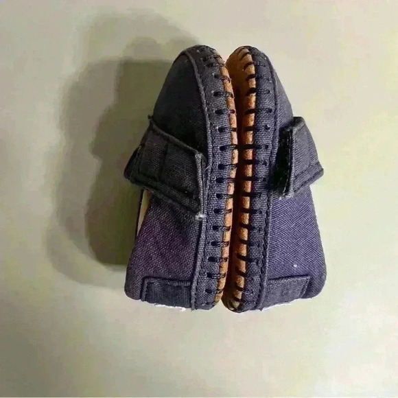 Size 1 baby boy crib flats Toms navy and tan Velcro strap moccasins no flaws - Picture 3 of 10